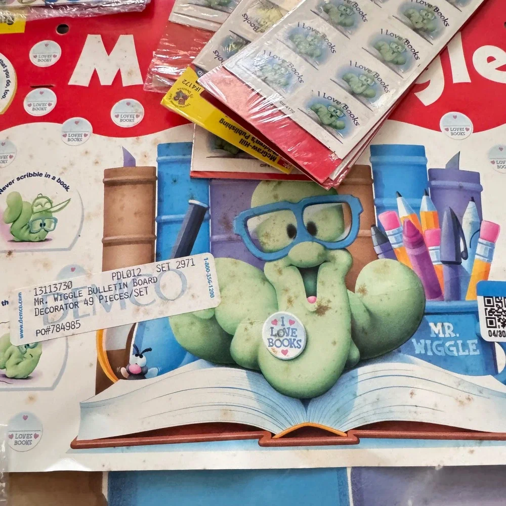 Mr. Wiggle Lover Books Bulletin Board Kit Stickers Classroom Teacher vintage NOS